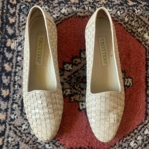 Trotters Leather Woven Flat